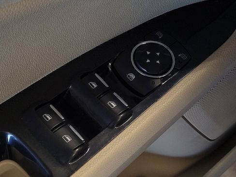 Used 2016 Ford Fusion SE image 27