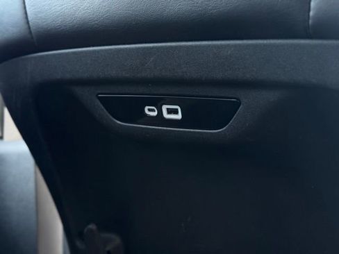 Used 2024 Chrysler Pacifica Touring-L image 23