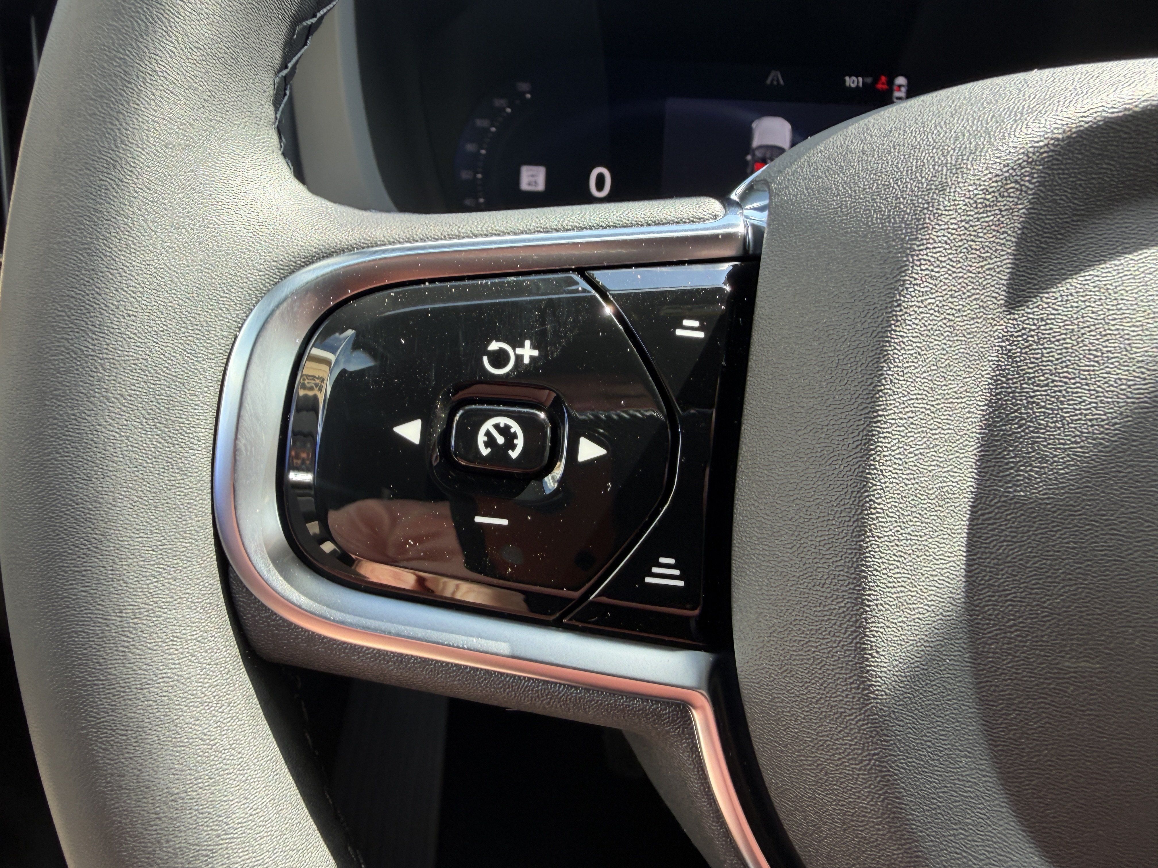 New 2027 Volvo XC60 B5 Plus AWD/4WD image 28
