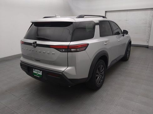 Used 2023 Nissan Pathfinder SV AWD/4WD image 9