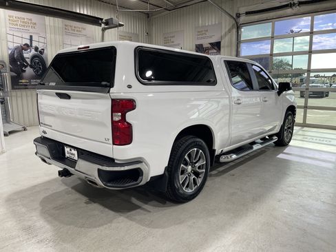 Used 2020 Chevrolet Silverado 1500 LT w/ Convenience Package AWD/4WD image 8