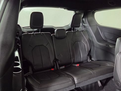 New 2025 Chrysler Pacifica Select w/ Fav Edition Package FWD image 36