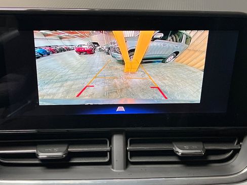 Used 2026 Chevrolet Trax LT w/ LT Convenience Package FWD image 19