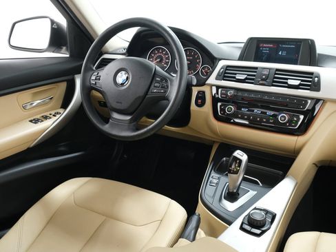 Used 2018 BMW 320i xDrive Sedan w/ Convenience Package AWD/4WD image 10