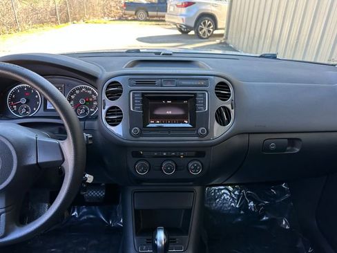 Used 2017 Volkswagen Tiguan Limited image 14