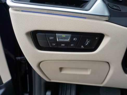 Used 2020 BMW 330i Sedan w/ Driving Assistance Package image 21