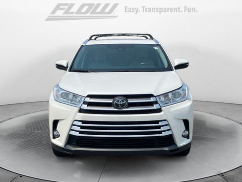 Used 2018 Toyota Highlander XLE AWD/4WD image 3