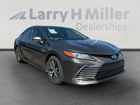 Used 2022 Toyota Camry XLE FWD image 7