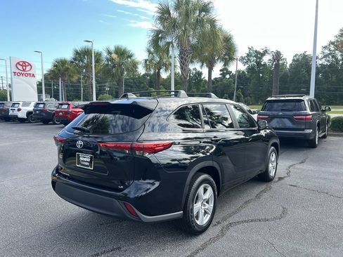Used 2023 Toyota Highlander LE FWD image 10