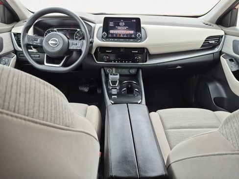 Used 2023 Nissan Rogue SV image 3