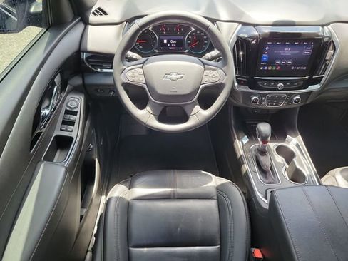 Used 2023 Chevrolet Traverse RS FWD image 17