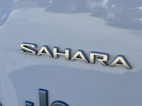 Used 2023 Jeep Wrangler Unlimited Sahara w/ Cold Weather Group image 17