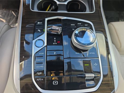 Certified 2024 BMW X7 xDrive40i w/ Executive Package image 22