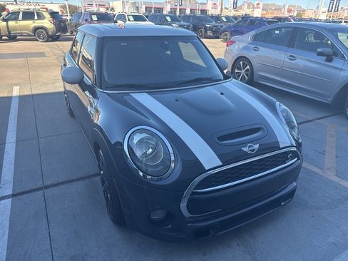 Used 2017 MINI Cooper S image 1