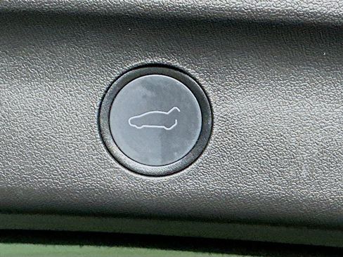 Used 2022 Tesla Model Y Long Range image 28