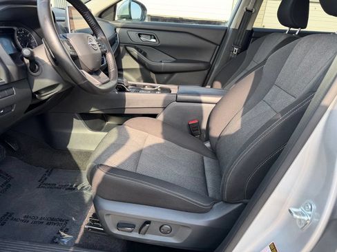 Used 2025 Nissan Rogue SV FWD image 28