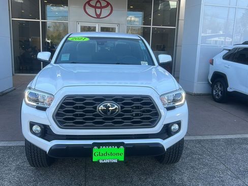 Used 2021 Toyota Tacoma TRD Off-Road image 3