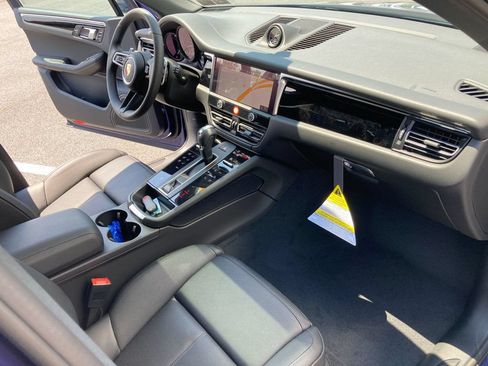 Used 2024 Porsche Macan AWD/4WD image 24