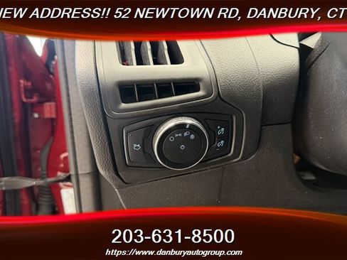 Used 2014 Ford Focus SE w/ SE Winter Package FWD image 17