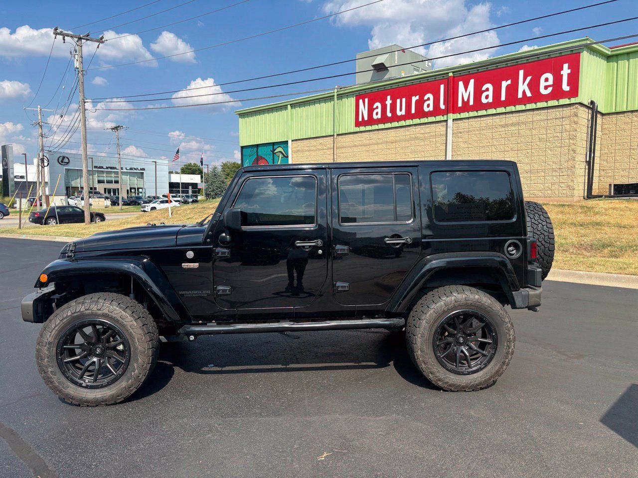 Used 2017 Jeep Wrangler Unlimited Sahara AWD/4WD image 6