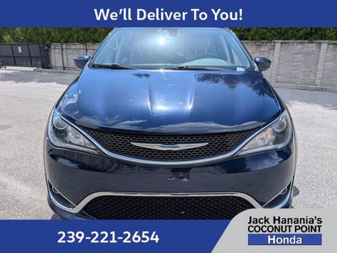 Used 2019 Chrysler Pacifica Touring-L Plus w/ Tire & Wheel Group FWD image 12