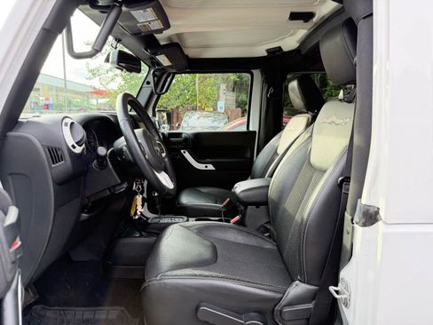Used 2015 Jeep Wrangler Sahara AWD/4WD image 12