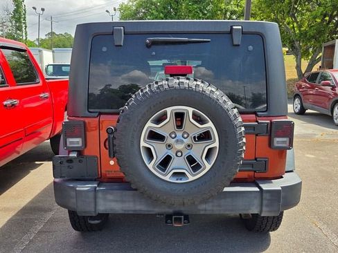 Used 2014 Jeep Wrangler Unlimited Rubicon w/ Connectivity Group AWD/4WD image 4
