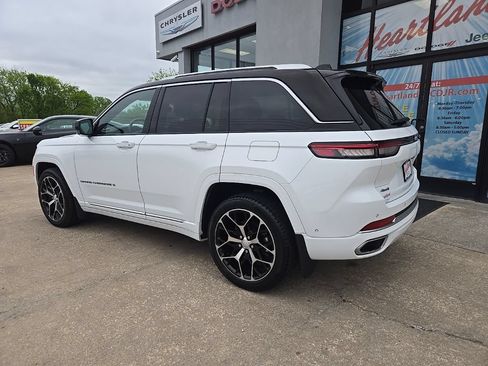 Used 2022 Jeep Grand Cherokee Summit AWD/4WD image 7