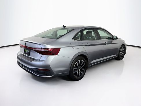 Used 2025 Volkswagen Jetta SE FWD image 9