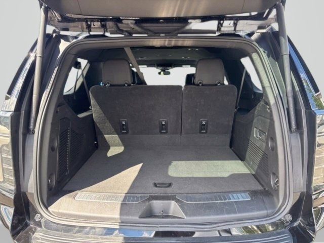 Used 2025 Chevrolet Suburban Premier AWD/4WD image 43