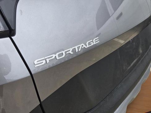 Used 2025 Kia Sportage LX FWD image 8