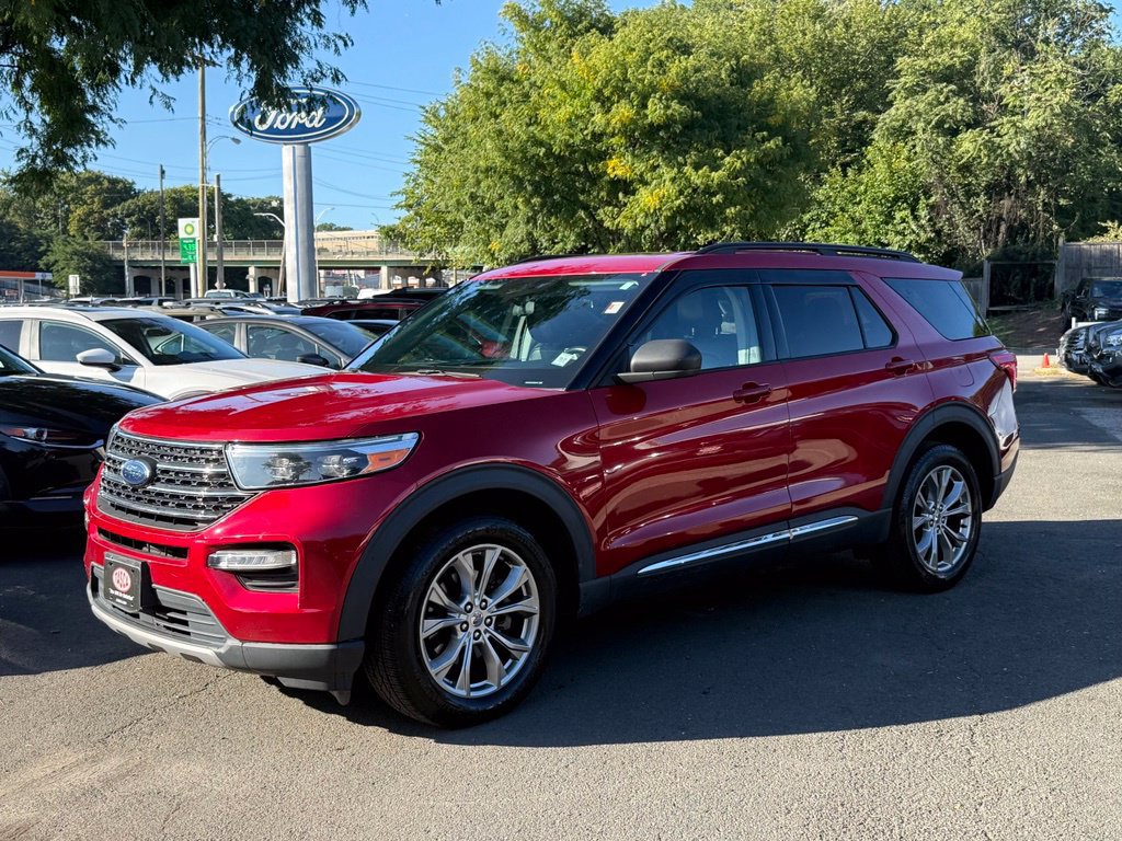 Used 2022 Ford Explorer XLT w/ Equipment Group 202A AWD/4WD image 1