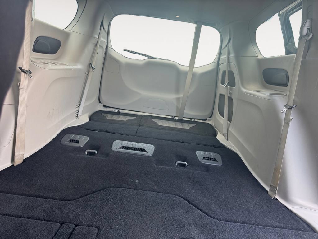 Used 2023 Chrysler Voyager LX FWD image 13