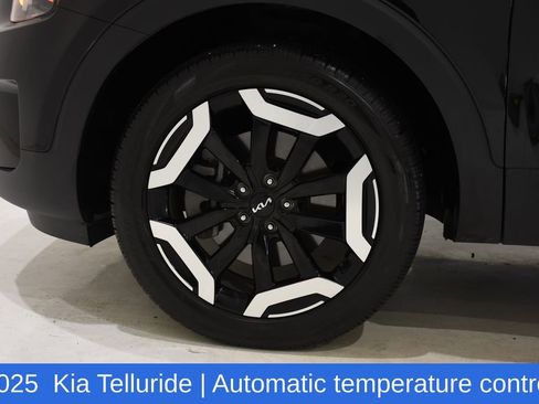 Used 2025 Kia Telluride S image 7