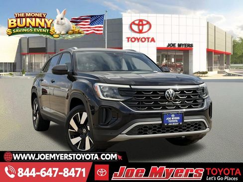 Used 2025 Volkswagen Atlas Cross Sport SE image 1