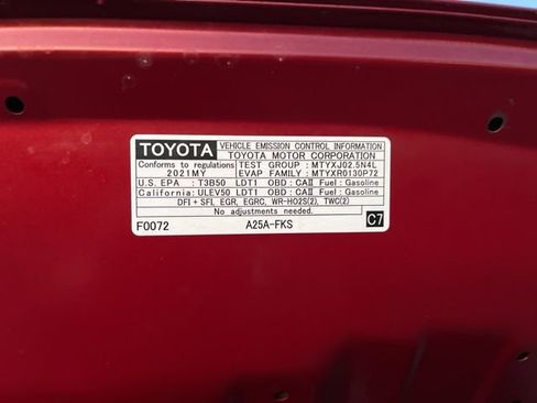 Used 2021 Toyota RAV4 LE AWD/4WD image 26