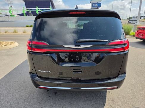 Used 2024 Chrysler Pacifica Touring-L FWD image 10