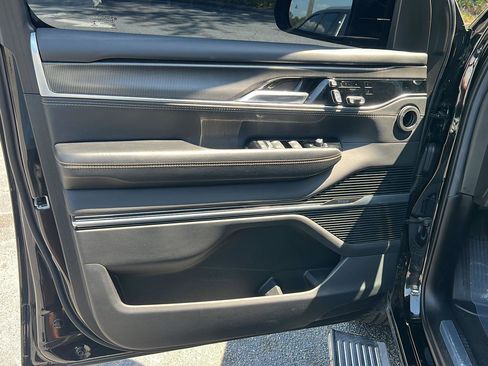 Used 2022 Jeep Grand Wagoneer Series II AWD/4WD image 19