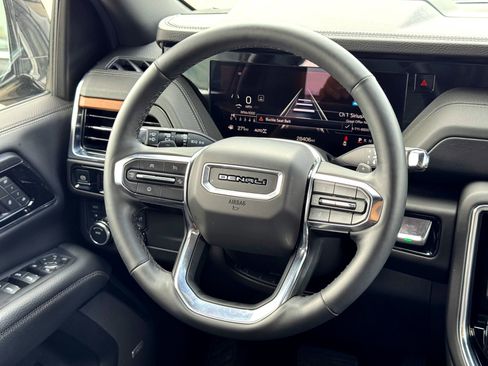 Used 2025 GMC Yukon XL Denali image 25