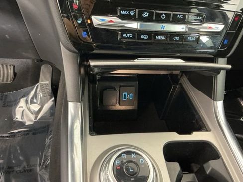 Used 2023 Ford Explorer Limited AWD/4WD image 20