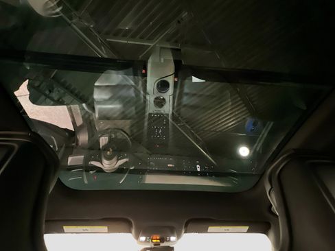 Used 2021 Porsche Taycan 4S w/ Premium Package image 17