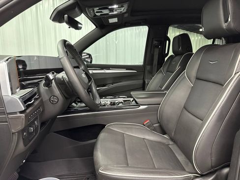 Used 2025 Cadillac Escalade Sport w/ Touring Package AWD/4WD image 18