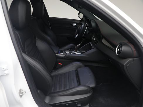 Used 2023 Alfa Romeo Giulia Estrema AWD/4WD image 13