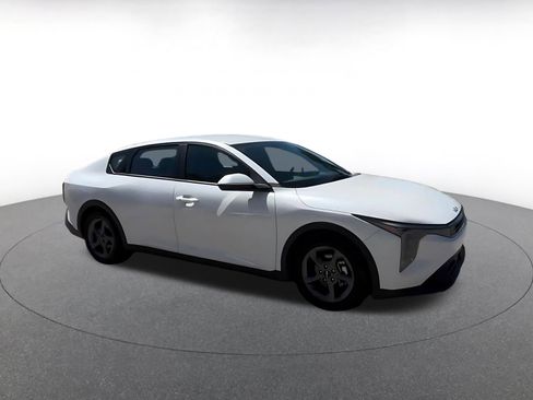 Used 2025 Kia K4 FWD image 2