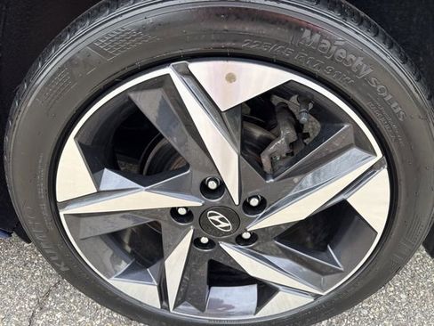 Used 2023 Hyundai Elantra SEL w/ Convenience Package image 13