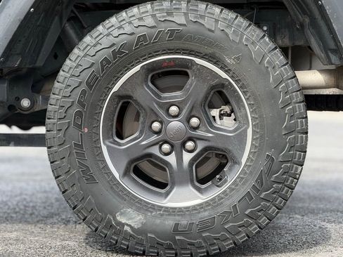 Used 2023 Jeep Gladiator Rubicon w/ LED Lighting Group image 3