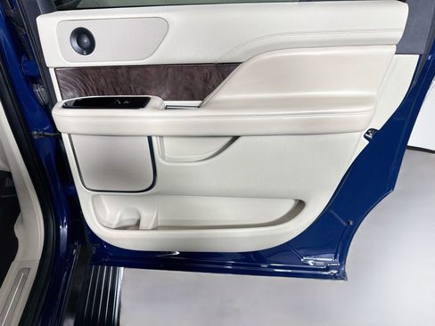 Used 2020 Lincoln Navigator L Reserve RWD image 28