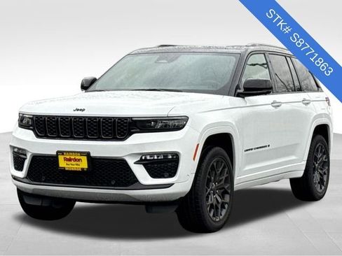 New 2025 Jeep Grand Cherokee Summit w/ Obsidian Package image 4