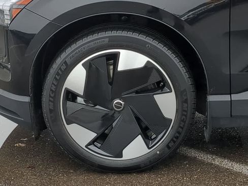 Used 2025 Volvo EX30 Plus w/ Protection Package Premier image 13