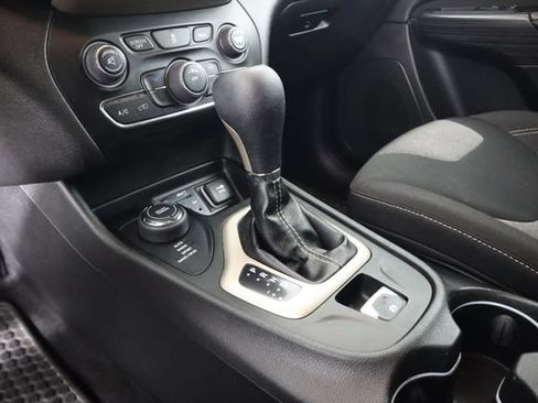 Used 2014 Jeep Cherokee Latitude w/ Cold Weather Group AWD/4WD image 49